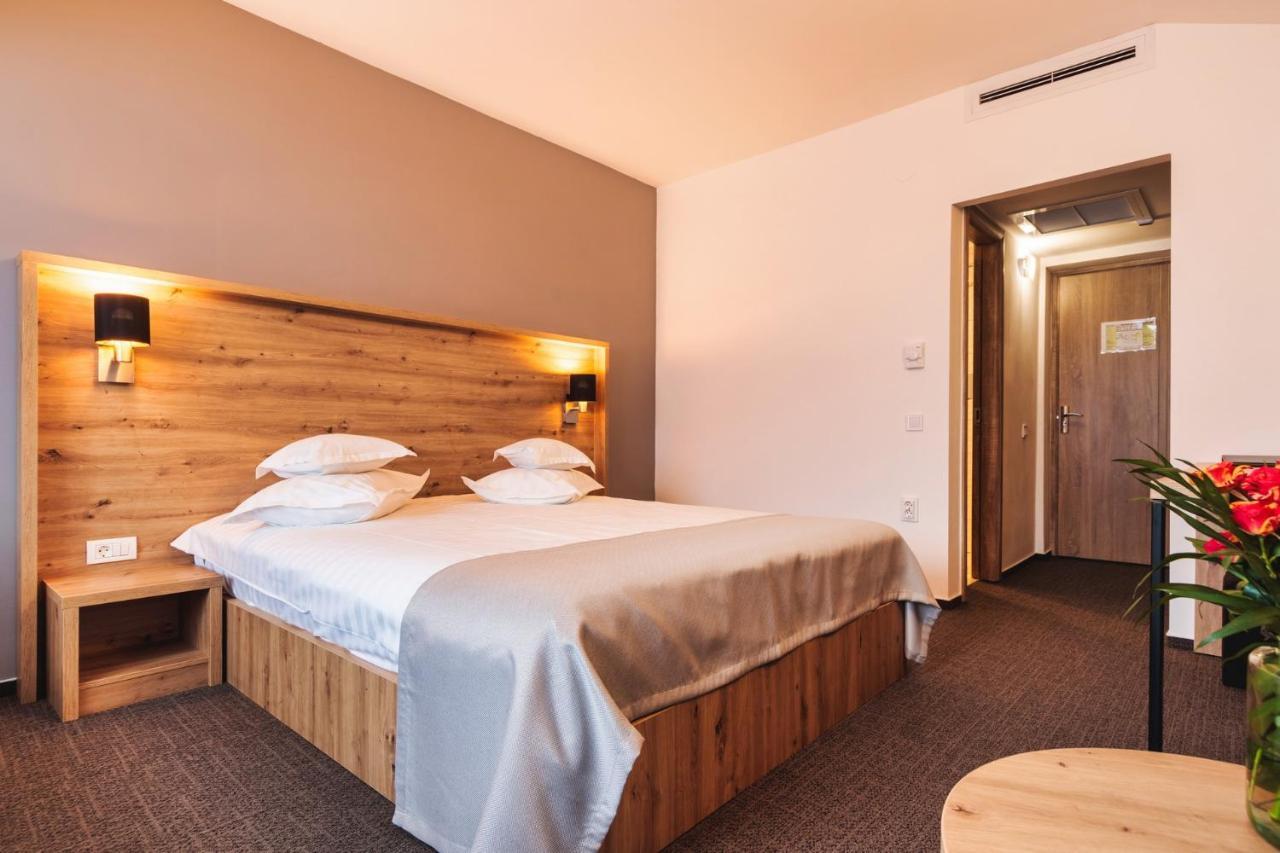 Hotel Domnitei Călimăneşti Esterno foto