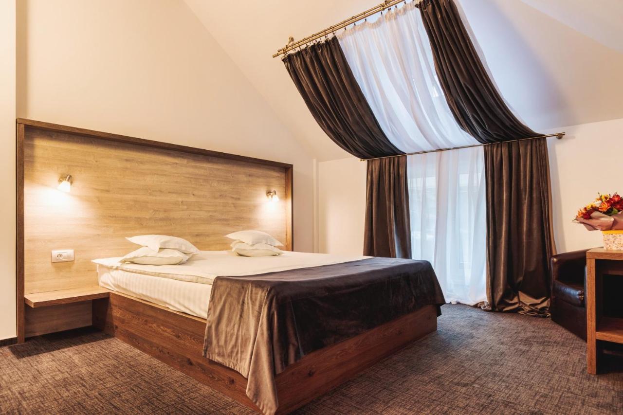 Hotel Domnitei Călimăneşti Esterno foto
