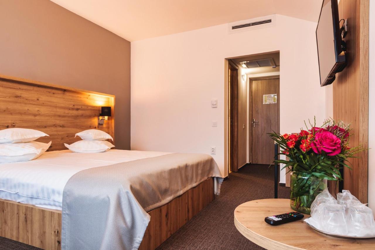 Hotel Domnitei Călimăneşti Esterno foto